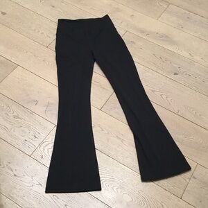 Woman’s Beyond Yoga black boot cut leggings. Medium. Like new!